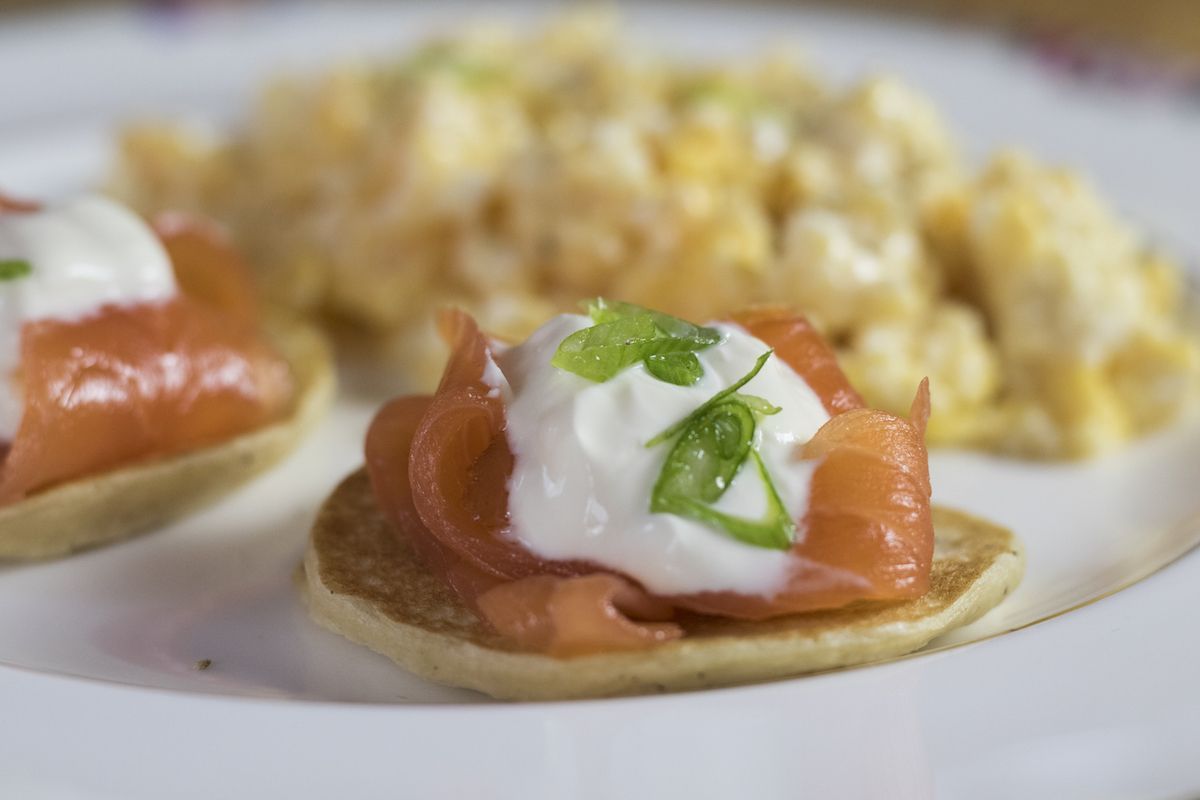 LinndhuHouse's tweet photo. Homemade blinis with local smoked salmon, sour cream and scrambled eggs, delicious! @MullIonaFood @FoodFromArgyll https://t.co/2JMbTPAsfj