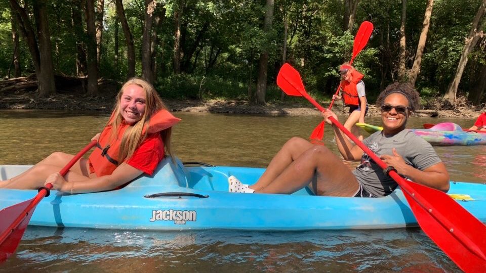 BallStateSB's tweet photo. #TBT to a few weeks ago when we took a team voyage down the White River

#chirpchirp #wefly #teambonding #canoecountry #somuchfun https://t.co/aDIupTBnVd