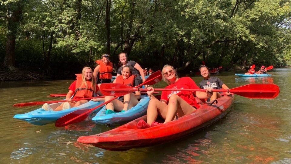 BallStateSB's tweet photo. #TBT to a few weeks ago when we took a team voyage down the White River

#chirpchirp #wefly #teambonding #canoecountry #somuchfun https://t.co/aDIupTBnVd