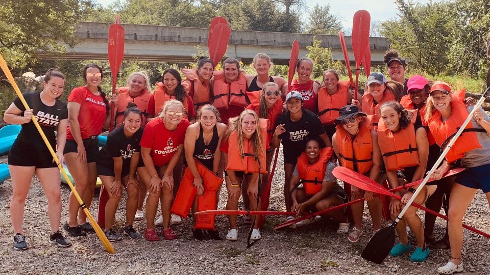 BallStateSB's tweet photo. #TBT to a few weeks ago when we took a team voyage down the White River

#chirpchirp #wefly #teambonding #canoecountry #somuchfun https://t.co/aDIupTBnVd