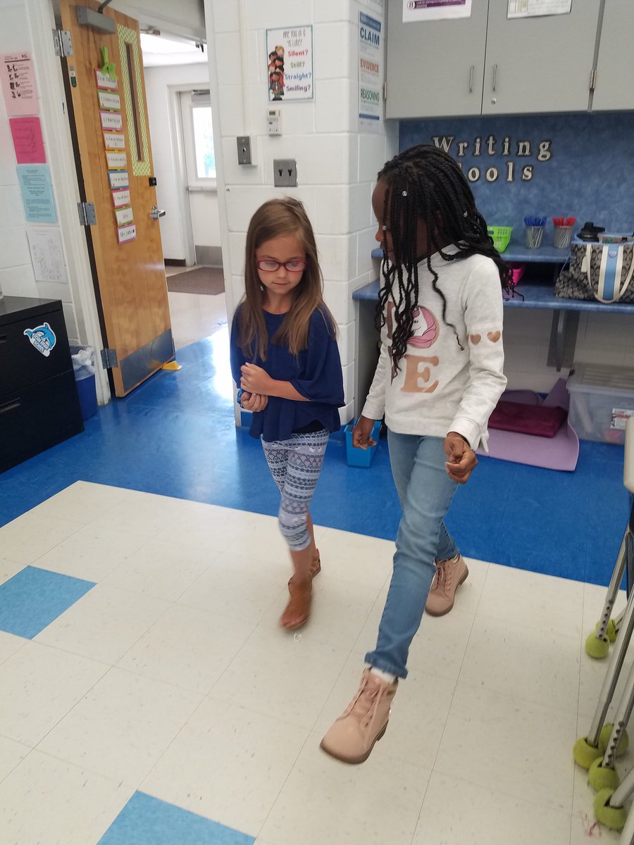 Zaborneyt's tweet photo. Students practiced retelling the important parts of the story with their reading partner today.  #oaspride #mtpspride @OAS_MrsLuther https://t.co/1WDzTOtFLF