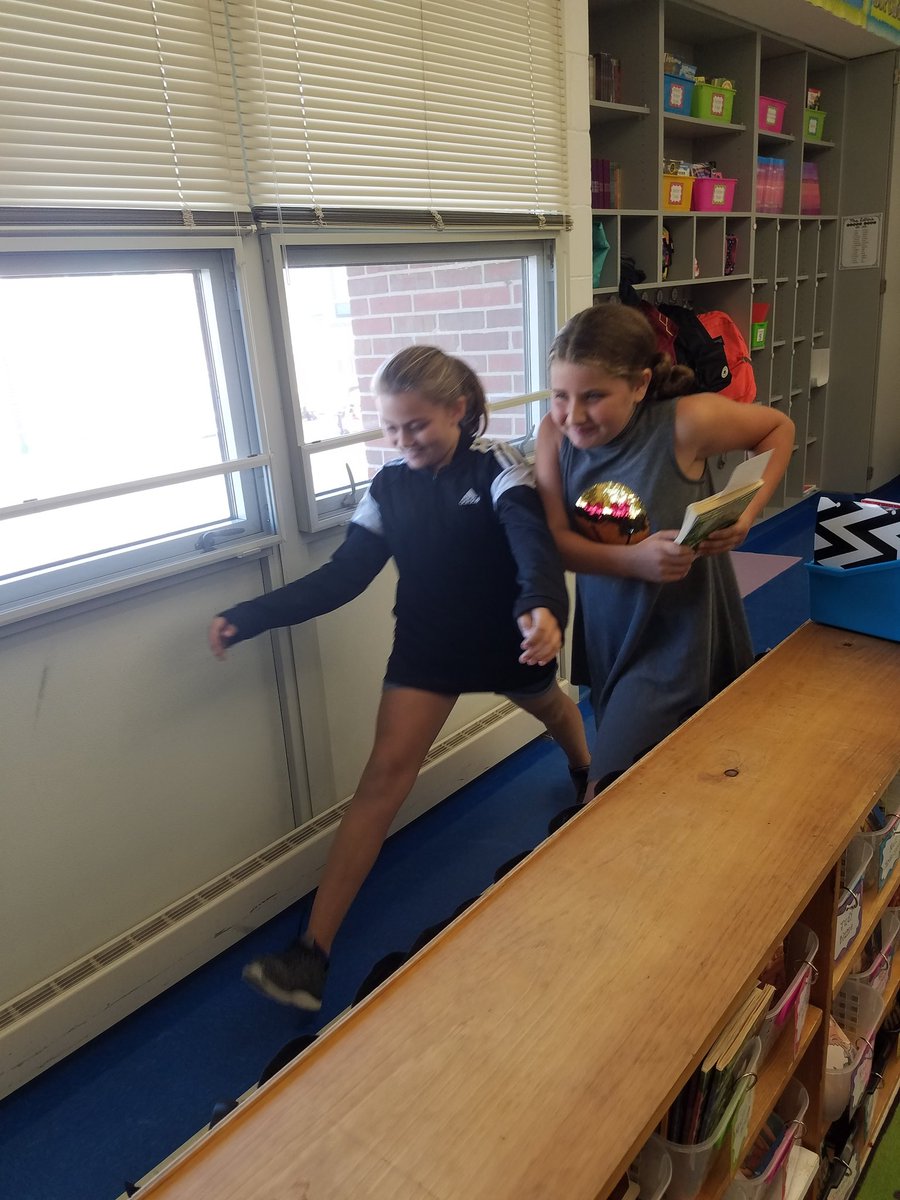 Zaborneyt's tweet photo. Students practiced retelling the important parts of the story with their reading partner today.  #oaspride #mtpspride @OAS_MrsLuther https://t.co/1WDzTOtFLF