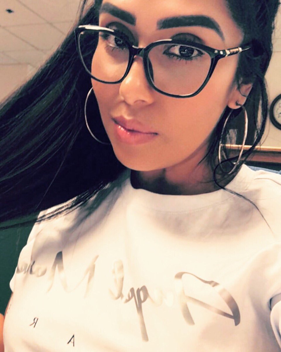 AMarieApparel's tweet photo. We enjoy seeing people looking good in #AngelMarie though in this case She has Angel Marie looking good...📸🔥✅ Thank you 🙏🏼 . https://t.co/b7nNq4r6Pc