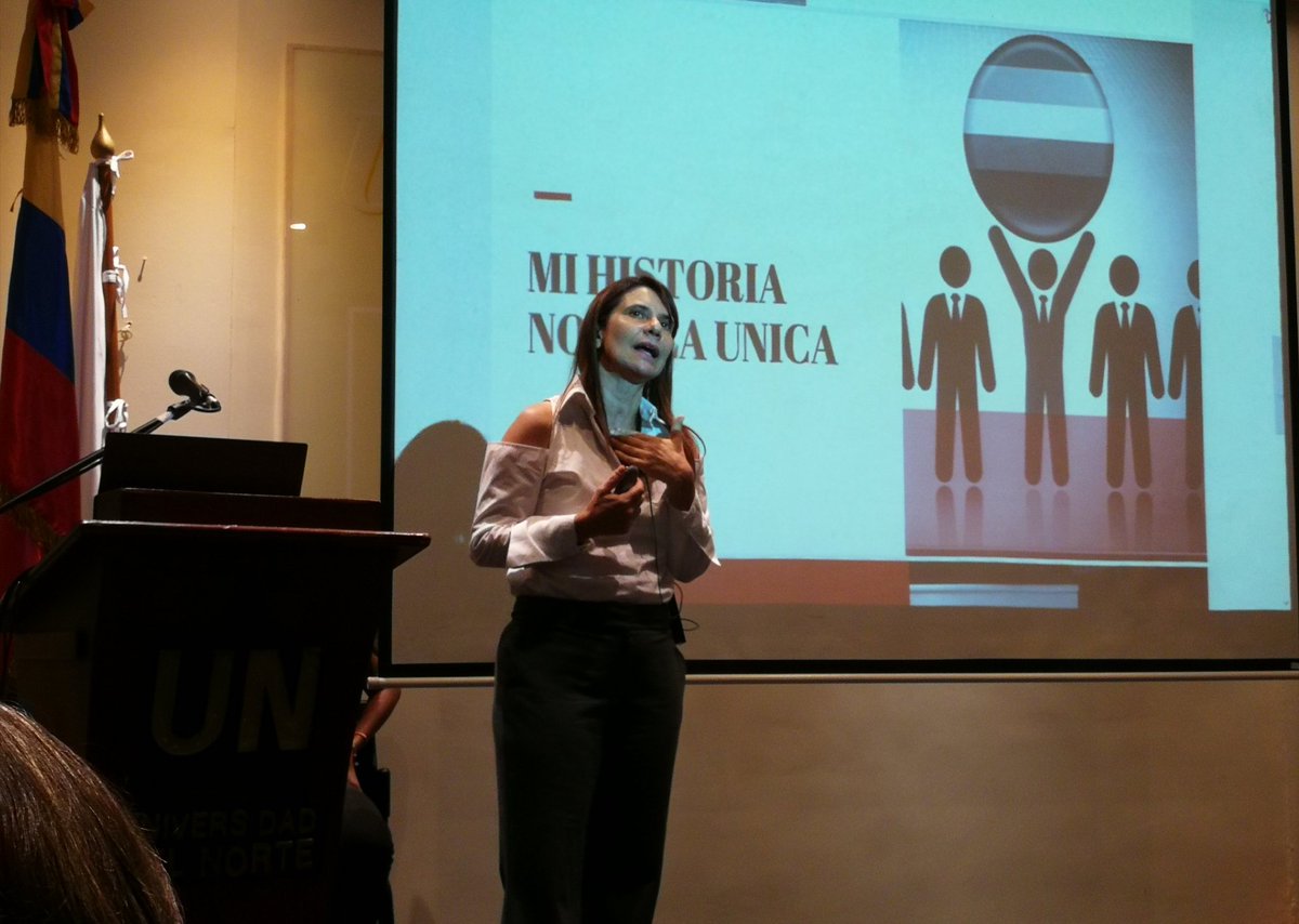 #UninorteIncluyente | "Un mundo incluyente es un mundo más desarrollado. ¿Que pasa en lo hogares? ¿Aún reproducimos los mismo discursos?. Hay que volver al amor incondicional". Palabras de de <a href="/soymamamilenial/">Soymamamillennial</a>, autora del libro El Triángulo Rosa