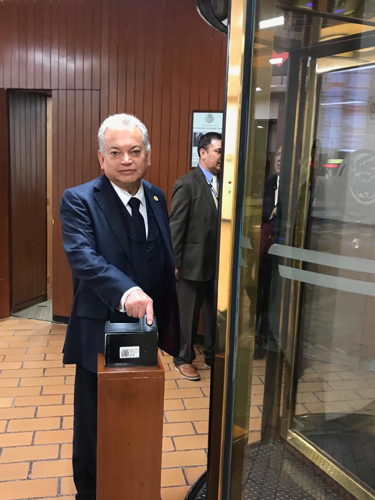EdelmiroSantos's tweet photo. #BuenosDias
#SeguimosTrabajando
En labores legislativas, estamos siempre a favor de lo mejor para #Mexico
#FelizJueves
#DiputadoFederal #morena #Edelmiro https://t.co/VlfyXP5Plf
