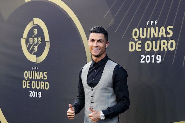 FootStrategie's tweet photo. ⭕️ Cristiano Ronaldo est plus « admiré » que Messi dans le monde en 2019 ▶︎ https://t.co/VOtYHKlKKe https://t.co/iOMxi3EU7I