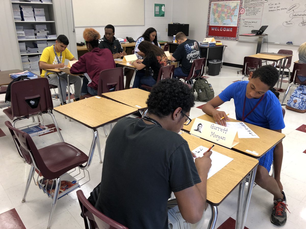 HistoryLgus's tweet photo. US History students learning about 2nd Industrial Revolution Inventors/Inventions through speed-dating! @principalRVann @LGHSOfficial @summerfisher30 @PolkSchoolsNews https://t.co/ml7ALQgAJi