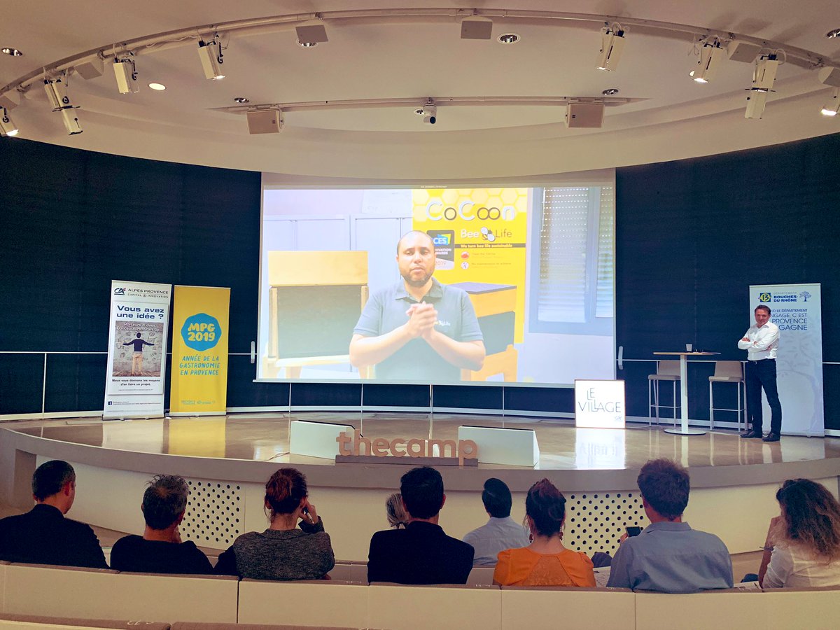 TechnopolArbois's tweet photo. Finale du #SmartFoodChallenge à @thecampProvence avec la startup #CleanTech @BeeLife_fr qui lutte contre le phénomène de disparition des abeilles grâce à sa ruche connectée, autonome et écologique #Cocoon qui permet également l’augmentation de la production de miel 🍯 🌍🌱🚀 https://t.co/Vs9xZy6x3b