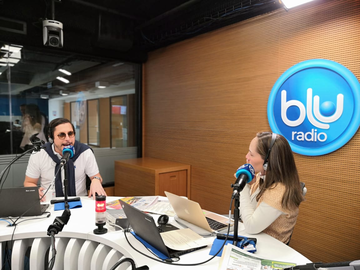 BluRadioCo's tweet photo. A esta hora en #MañanasBLU cuando #ColombiaEstáAlAire hablamos con 'Juanpis González' (@AlejandroRia). ¡Conéctese con nuestra conversación #AlAire! 

@BluRadioCo → https://t.co/WGzjCQI0cg https://t.co/8ciagdN5Ta