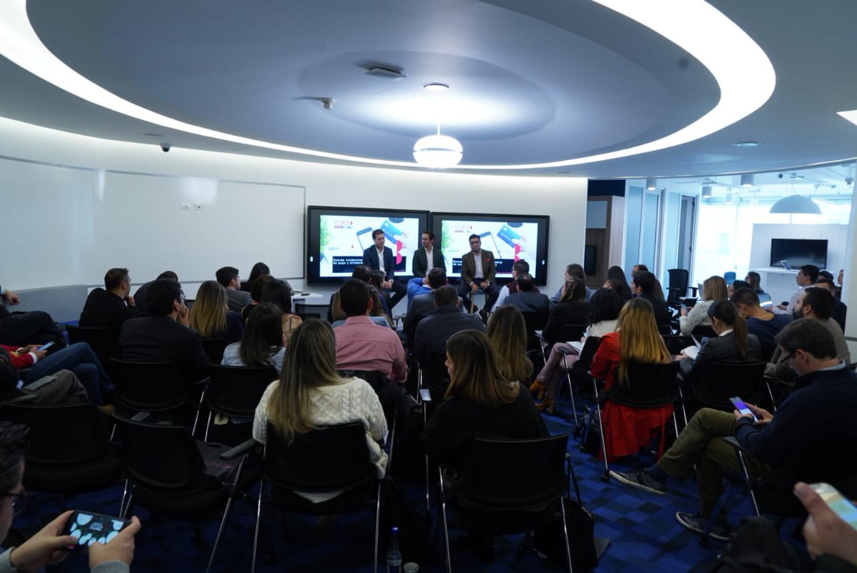 BBVASpark's tweet image. 🇨🇴#AEstaHora Andrés Ramírez de @Asobancaria, @manumarquez77 de @LETSREBOLDen 🇨🇴 y Alejandro Ramírez de @BBVA_Colombia, desarrollan el panel &quot;Evolución y consolidación de la industria de los medios en pago en Colombia&quot; 

#DataDrivenMeetUp
