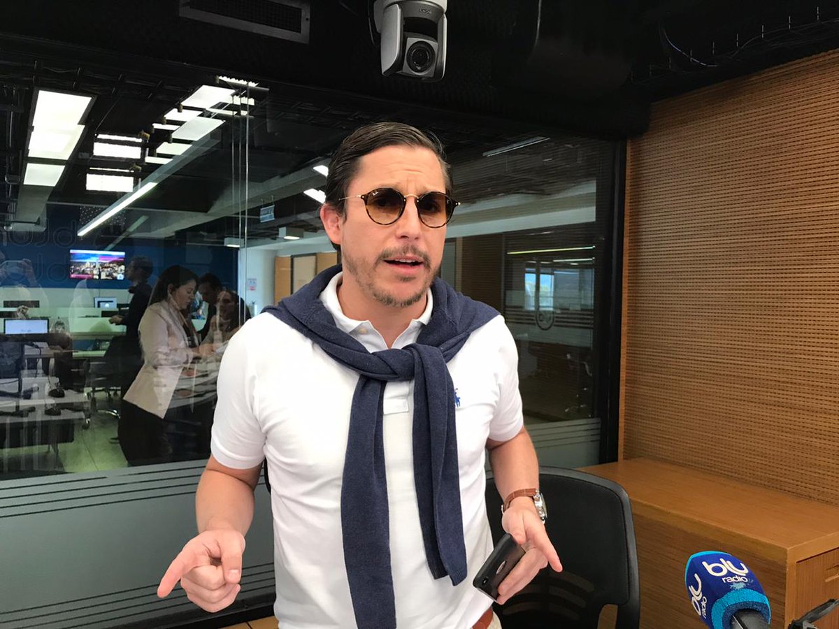 BluRadioCo's tweet photo. A esta hora en #MañanasBLU cuando #ColombiaEstáAlAire hablamos con 'Juanpis González' (@AlejandroRia). ¡Conéctese con nuestra conversación #AlAire! 

@BluRadioCo → https://t.co/WGzjCQI0cg https://t.co/8ciagdN5Ta