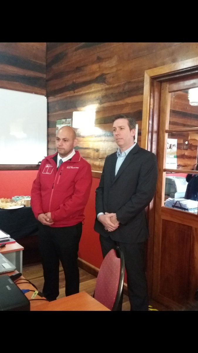 Sencerios's tweet photo. #NuevoSence
En Encuentro OMIL en #LaUnión el DR @Sencerios y @GoberRanco entregaron saludo a equipos municipales del programa #FOMIL reunidos para coordinar acciones del último trimestre 2019 en temas de Intermediación laboral y articulación entre sspp #ChileEnMarcha #ElRanco https://t.co/vtJBGaSE1U