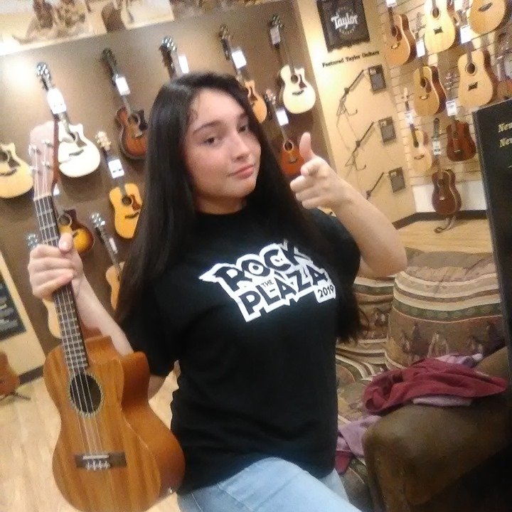 One of our teen performers ready to Rock the Plaza!!!
 She has her first EP being released in the beginging of 2020 and she also opened up for Smokewagon this summer!!!
#SAPLRockthePlaza #ROCKTHEPLAZA #ECLECTICELECTRIC
