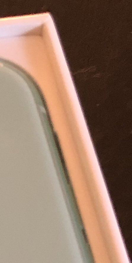 Eris_Lepoil's tweet photo. Je vais pas pouvoir m’arrêter de foutre mon téléphone vert menthe en face des yeux des gens maintenant. #RegardeCommeIlEstBeau #IlEstVertMenthe #ErUi https://t.co/k2uZvYCNow