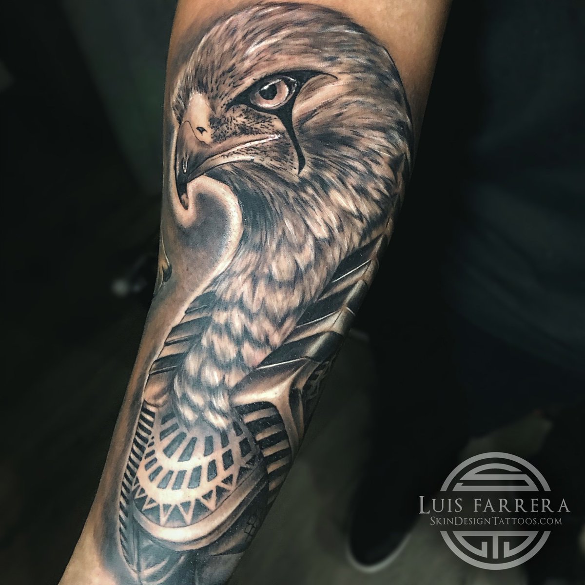 Completed by our #SDTNY resident artist Luis Farrera! 

DM or email NYC@skindesigntattoos.com or call +1 (917) 664-1216 for bookings and general inquiries! 

#Tattoo #Williamsburg #Brooklyn #NewYork #Inked #Inkedmag #tattooartist #tattoomagazine #TattooTour #NYC #FortHamilton