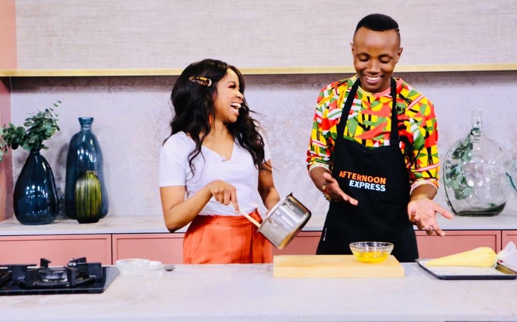 EdutainmentTour's tweet photo. Trying to convince @palitembe that I am a pro at this pastry thing, kodwa she tells me @afternoonexpress its still under her throne…
Catch SweetG’ today on @afternoonexpress on @sabc 3 doing the most with @CloverWay better between 5pm &amp; 6pm it’s a date.
#popartistry2019 https://t.co/aqJiIWYaHF