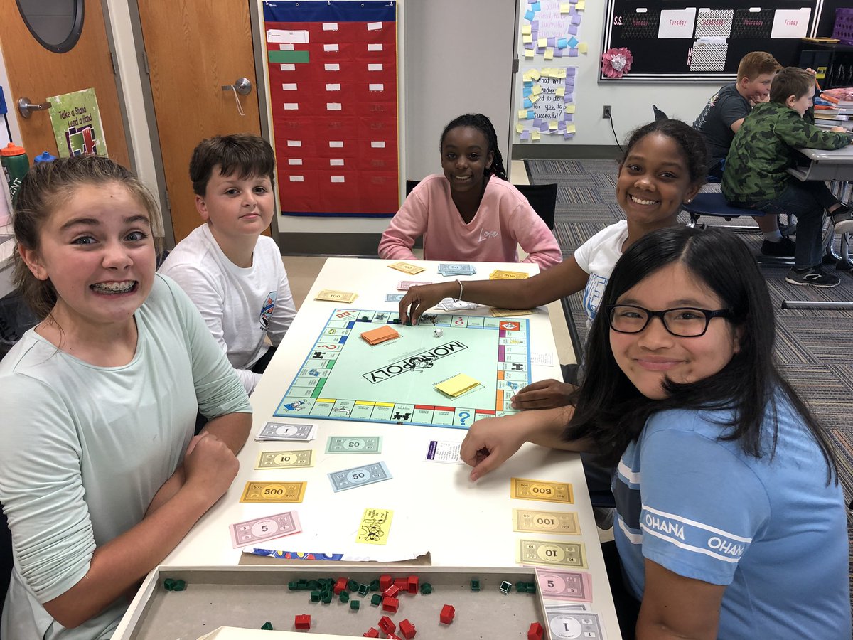 6thgradeLE's tweet photo. Our first indoor recess.. unplugged! https://t.co/Q5Z60DwsyB