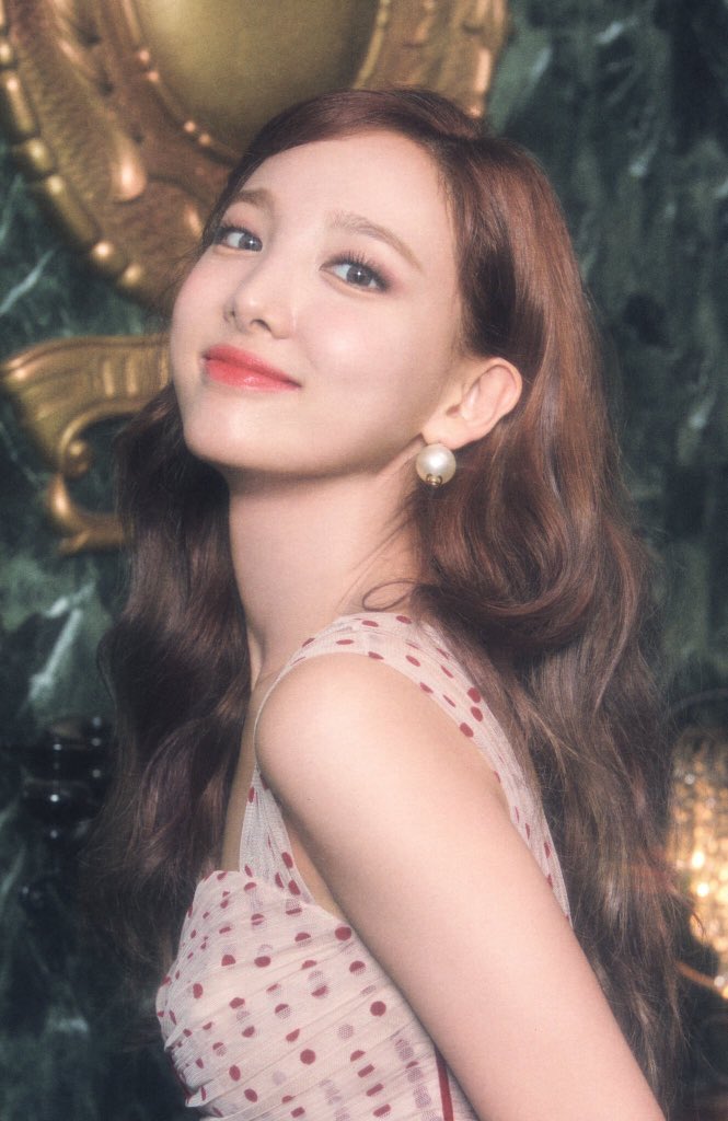 imnayeonbr_'s tweet photo. [SCAN] 26.09.19 | Scan da Nayeon no photobook do álbum Feel Special, na versão C.

© vampiretwice

@JYPETWICE #NAYEON #나연
#TWICE #트와이스 #ナヨン https://t.co/OUwizsf05F