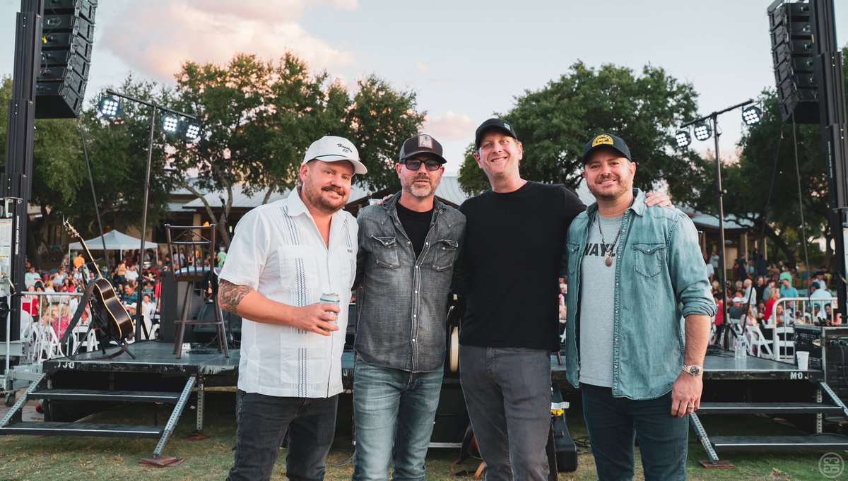 Marushka Media tweet media