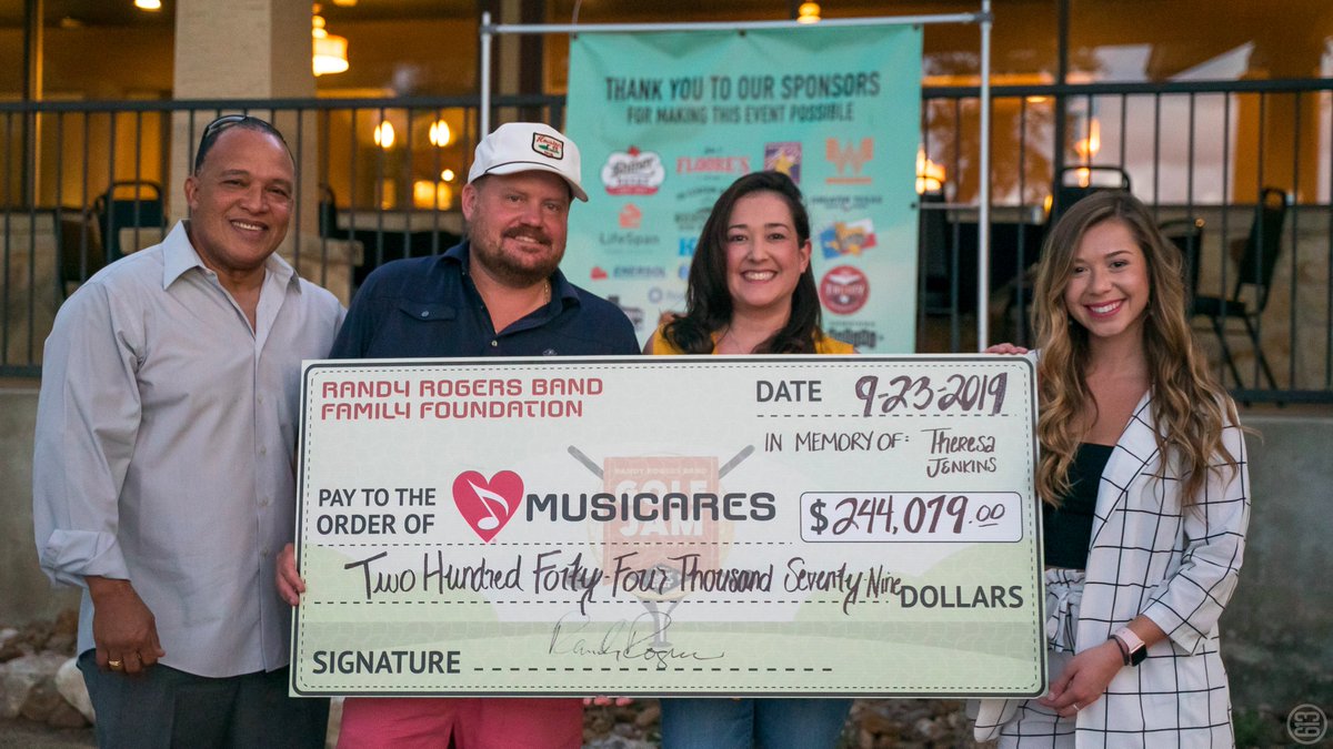 Marushka Media tweet media