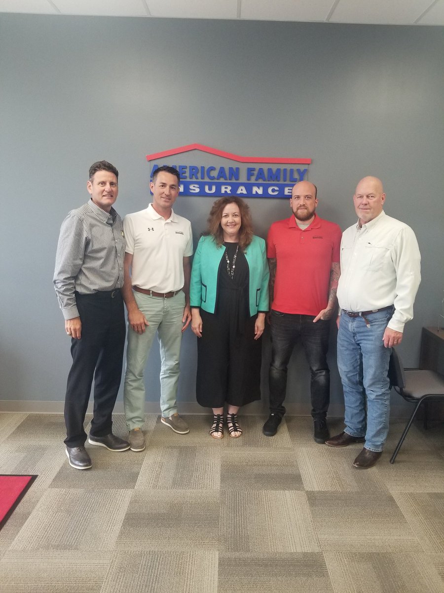 JGatesWisconsin's tweet photo. Fantastic training session with these agents and Andy Woodman yesterday! Forgot to get pics of the others sessions! Diversify your business and target markets for B @anianimates ! #winning! #americanfamilyagentsrock! @amfam https://t.co/gC2G9OyJyu