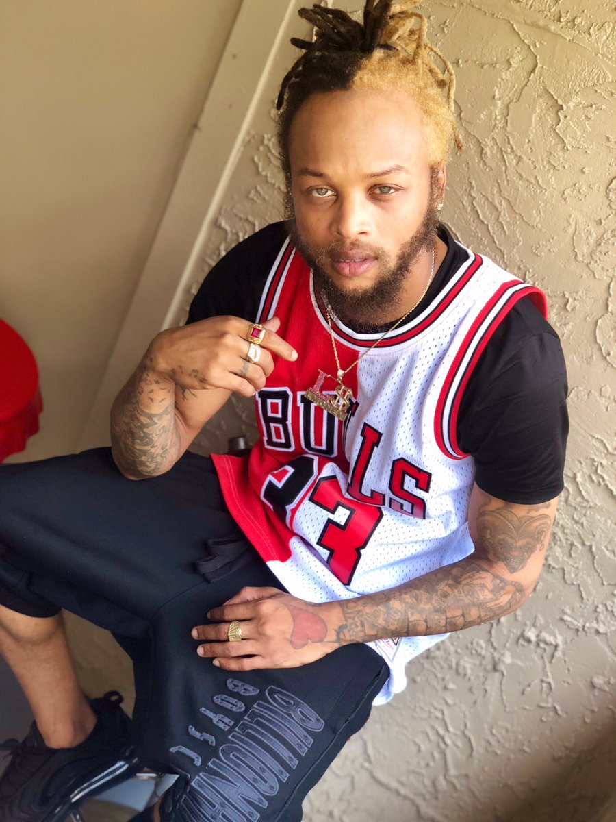 LMoney2012's tweet image. I’m Him who is He? 🤷🏽‍♂️
#80STEPSAHEAD
#HIDDENLEGEND