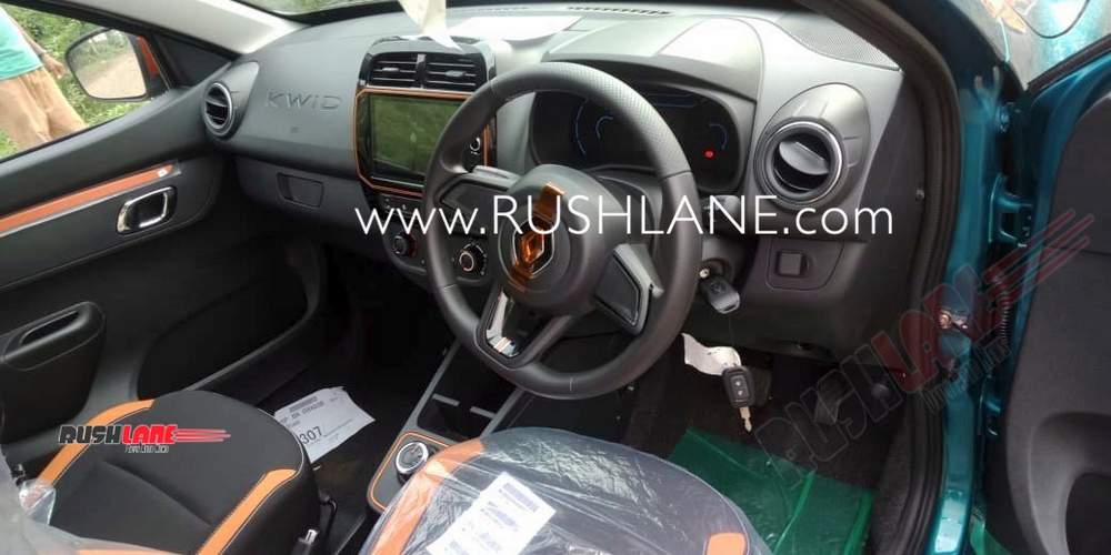 rushlane's tweet photo. 2019 #Renault #Kwid #Climber spied inside out. Like the interiors❓ #RenaultKwid #KwidClimber #Spied #SpyShots https://t.co/UZlPOKSMpO