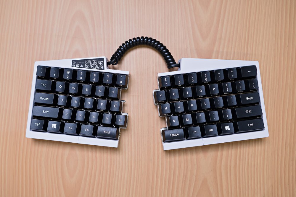techbroll's tweet photo. I'm done filming the unboxing for the Ultimate Hacking Keyboard, I just need to finish a couple of videos and I'll work on it next! I'm actually super excited! 😍
#UltimateHackingKeyboard #UHK #SplitKeyboard #Ergonomic #Modular #HighlyCustomizable https://t.co/4MVZhW9DA6