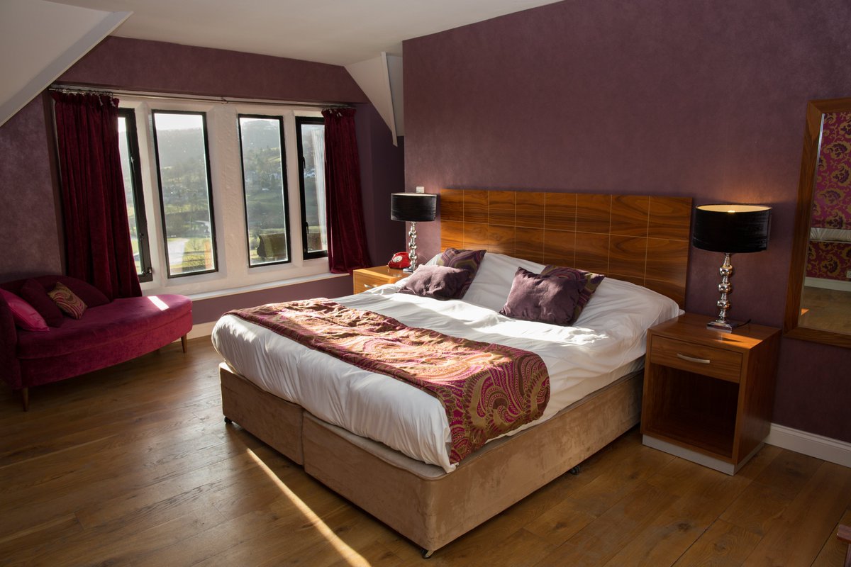 TheMaynardHotel's tweet photo. Last minute price drop.🛎⚡️
If you are looking for a night away in Peak District, look no further. This Sunday only, all standard rooms available from £60 with breakfast Included. Upgrades available.✨
Call on 01433 630 321 to find out more or visit our website to book your room https://t.co/P6hZTP5gvS