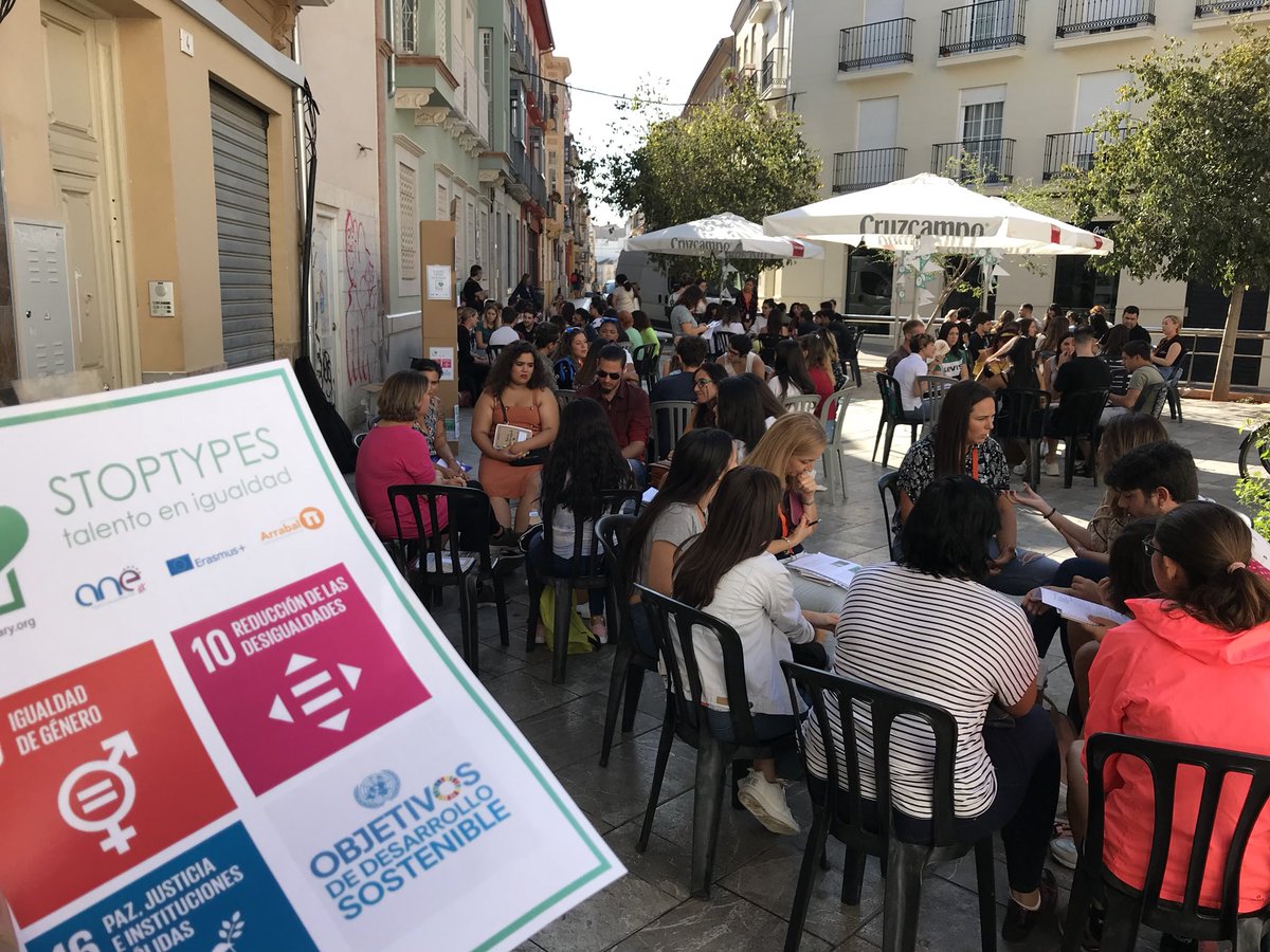 ArrabalAID's tweet image. Más de 129 jóvenes han podido dialogar con 12 mujeres de ámbitos profesionales masculinizados. ¡VIVA EL DIÁLOGO! #LiveLibrary @InjuveSpain #ErasmusPlus