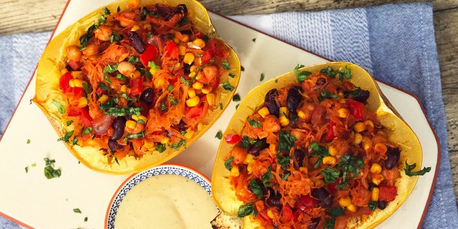 All the flavors of your favorite pasta dish are packed into these stuffed spaghetti squash bowls – a delicious, hearty, gluten-free meal just perfect for World Vegetarian Day!

feastnorfolkmagazine.co.uk/midweek_meals/…

<a href="/sarabynature/">Sara Matthews</a>
#midweekmeal #worldvegetarianday #glutenfree #buylocal #autumn