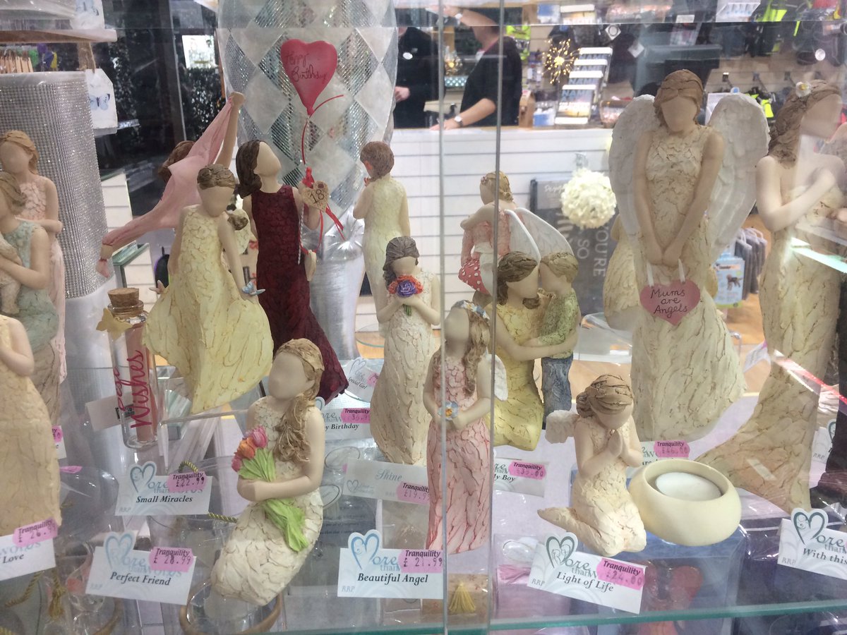 Figurines from <a href="/AroraDesignLtd/">Arora Design</a> scented candles from <a href="/YankeeCandleEu/">Yankee Candle Europe</a> and personalised Christmas baubles from <a href="/HistoryHeraldry/">The H&H Group</a>. Yes I’ve used the C word😩@CyrilService #cardgains <a href="/Prog_Greetings/">PGBuzz.net / Progressive Greetings</a> <a href="/greetingstoday/">Greetings Today Mag</a>