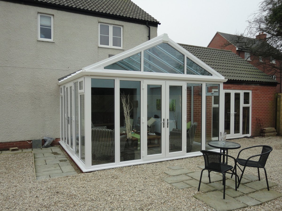 ChippenhamCons1's tweet photo. Throwback Thursday!
Look at this gable ended conservatory installed a few years ago-such a light and airy space for this customer.
#ThrowbackThursday #conservatory #gableend #whitepvc #glassroof #pilkington #veka #homeimprovement https://t.co/kkWXrVxrPI