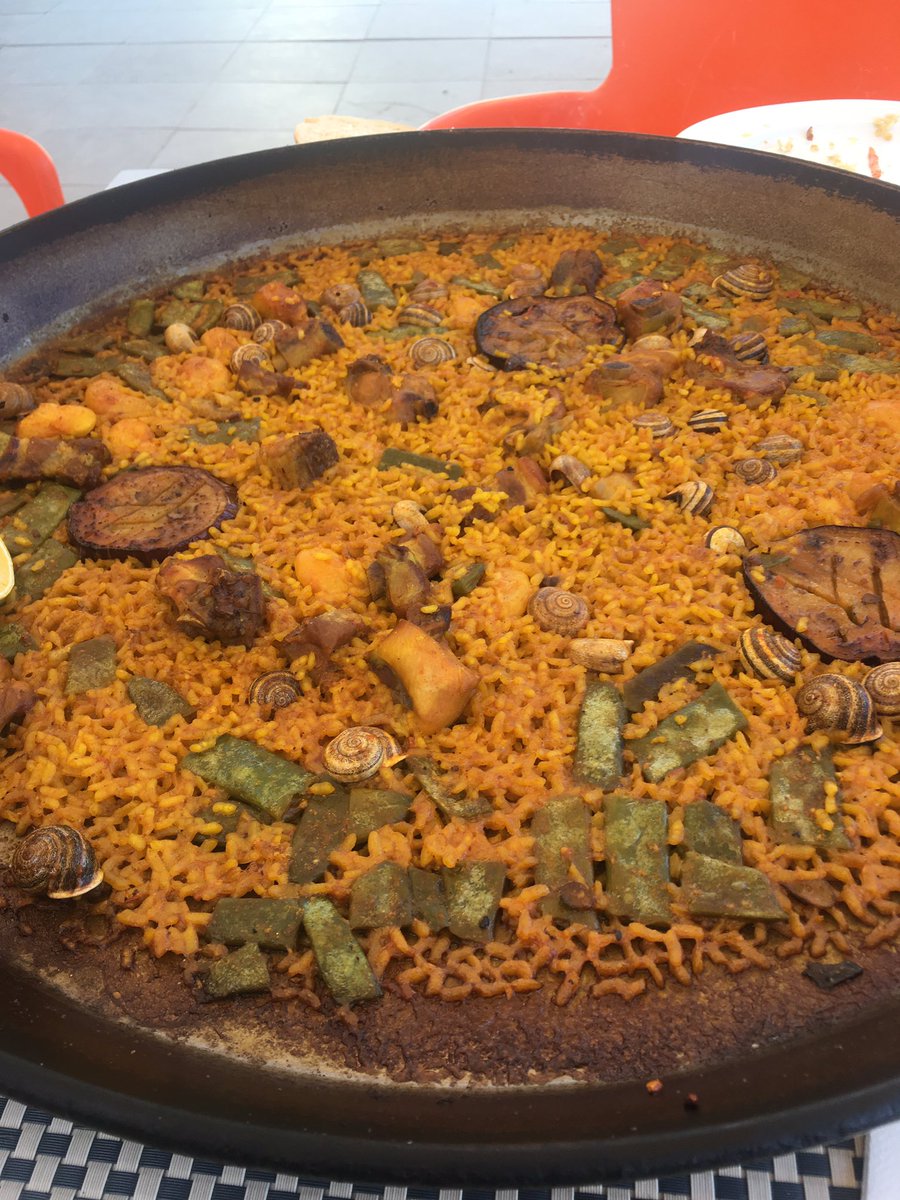 autocinedrivein's tweet photo. Paella pedreguera “made in by” @eltresmall el nostre sponsor oficial!! https://t.co/2iMmbOqeOo