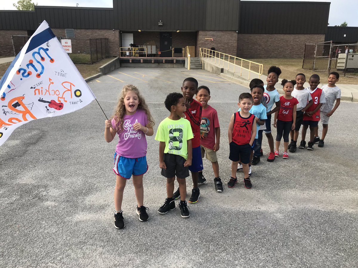 TalentedTigers's tweet photo. Having fun at Fun-Run❤️ @NSECrickets @NSEKilgoreSTEMS @Kesars_peacocks @kkaufmanNSE @MsThompsonNSE @TalentedTigers https://t.co/Kux4znEgQj