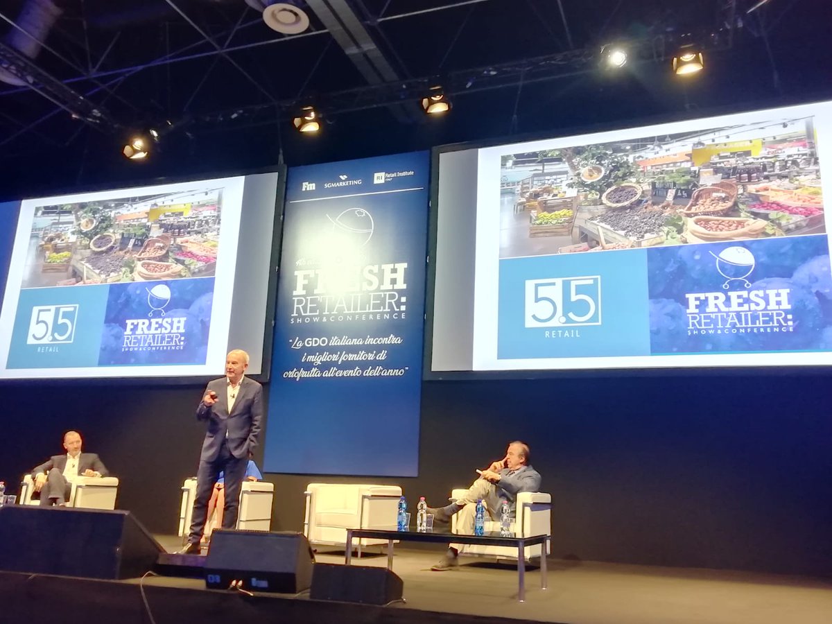 RetaiI_Italy's tweet photo. Sul palco di #FreshRetailer:  Priya Aggarwall di #TescoUK e #Dunnhumby, Adriano Battegazzore di #MetroGermania e Frederic Perodeau dell'#InstitutFrançaisduMerchandisingFrancia

#Retail #GDO #Innovation #Technology #Event #Milan https://t.co/2lEPLCp4mH