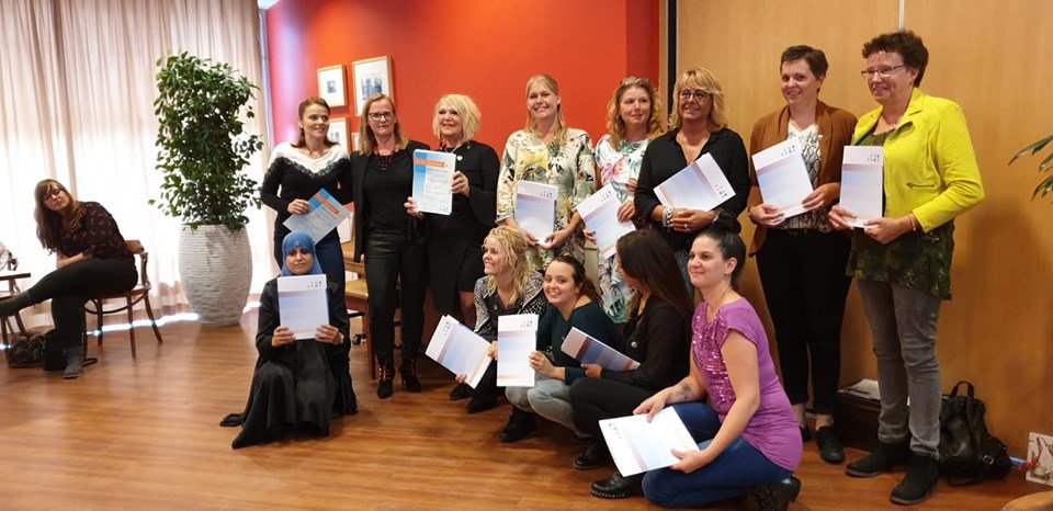 We feliciteren twaalf medewerkers met het behalen van hun diploma Helpende!