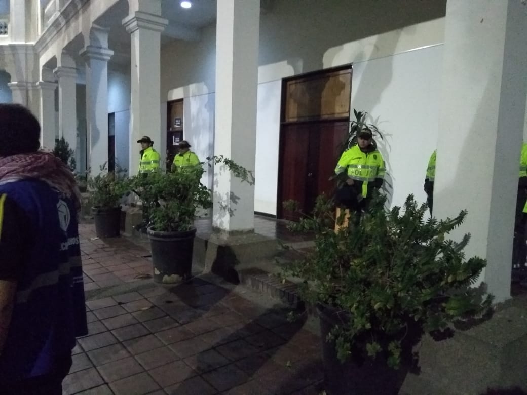 HelberthChoach1's tweet photo. Basta ya! de BRUTALIDAD POLICIAL. Solidaridad con los detenidos-heridos de @comunidadUPN @udistrital @ujaveriana. Son momentos de Unidad y Organización para desmonte #ESMAD y la defensa de la AUTONOMÍA UNIVERSITARIA sin titubeos @UneesCol @UneesUpn @ASPU_Colombia @ONIC_Colombia https://t.co/q2gc4j20nu