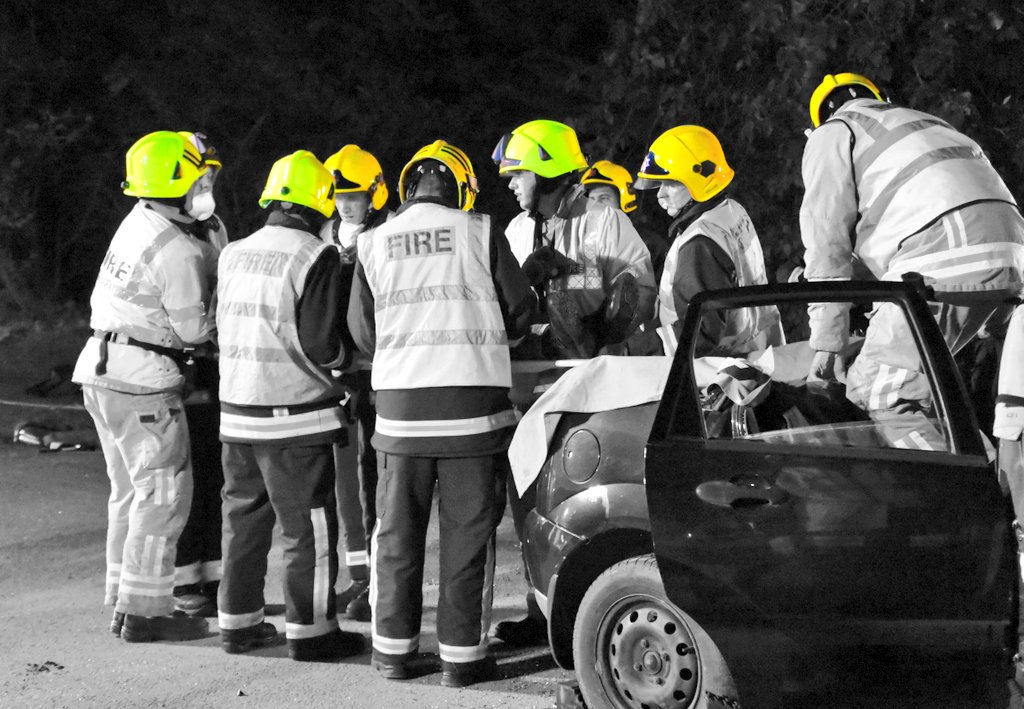 Firesnapper999's tweet photo. Witnessed some dangerous driving standards in & around #Farnborough #Aldershot. Regardles of speed, deploy #SafetyCell driving, a basic skill that could save life & protect your NCD!
βοΈ= π<Min 2 sec gap>π
π§οΈ= π<<Min 4 sec gap>>π
#Drive2ArriveALIVE
*@Hants_fire Training Pics https://t.co/sx36PPnRbX