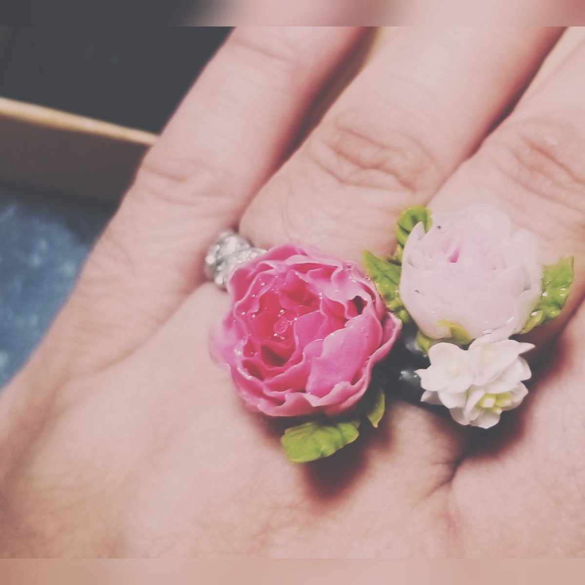 薔薇の花の指輪