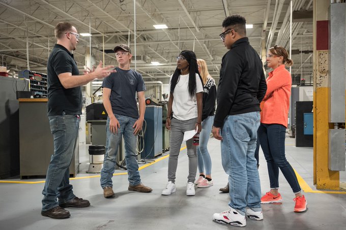 MfgDay's tweet photo. Parents and teachers! Help us get students excited about careers in manufacturing! Thousands of companies are preparing for #MFGDay19 and there’s still time to get involved. 
https://t.co/B00xIYrQLP https://t.co/wB14m4jrdH
