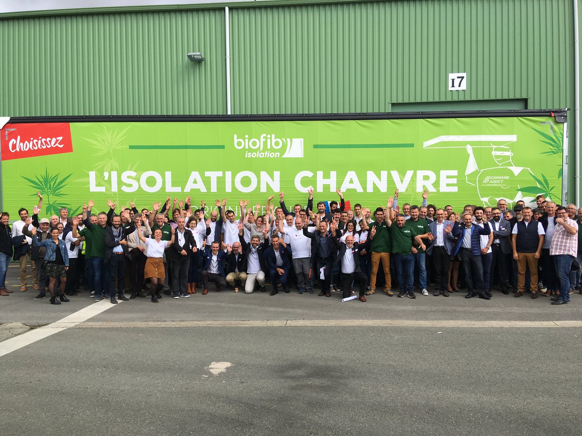 Biofib's tweet photo. 🎂 10 ans d’isolation Chanvre, ça se fête ! Merci aux salariés, agriculteurs, partenaires, artisans 👍. On est tous #ChanvreAddict 😍 #10ansBiofib https://t.co/R2FGZQ5Qmh