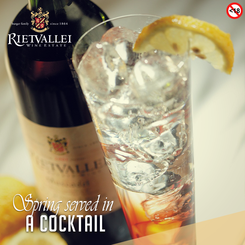 RietvalleiWines's tweet photo. How about a Muscadel Cocktail for #ThirtsyThursday to refresh you this Spring.
Fill a tall glass with
Muscadel
Soda water
Crushed ice
Add Fresh ginger
Add Mint leaves
Top with a slice of lemon
#rietvallei #springdrink #timelesstradition https://t.co/0LNhswiizN