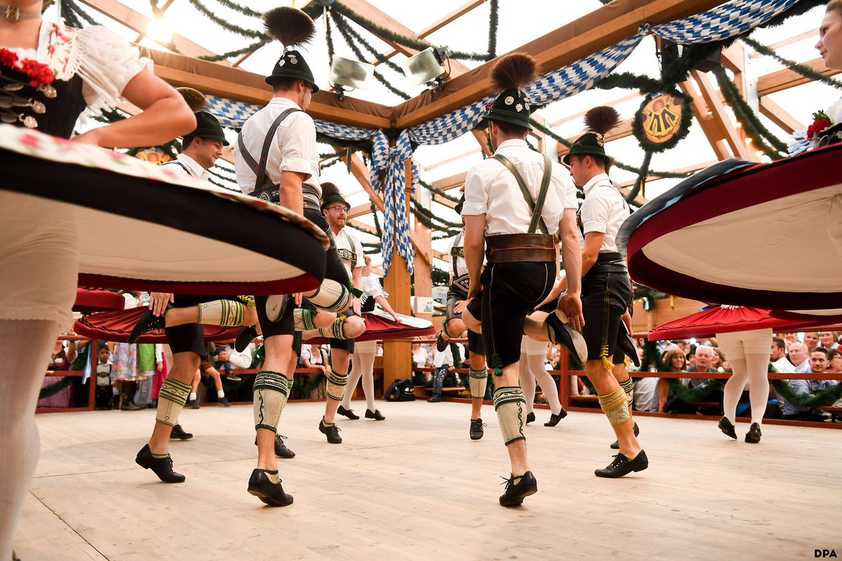 GermanyinUSA's tweet photo. Why is Oktoberfest in September!? In 1810, the first Oktoberfest was celebrated in honor of Prince Ludwig's marriage to Princess Therese 🤴👸
 It was such a hit, they decided to celebrate every year! But due to bad weather in October, the start was moved to September. 
Prost! 🍻 https://t.co/OH3aHbkMMN