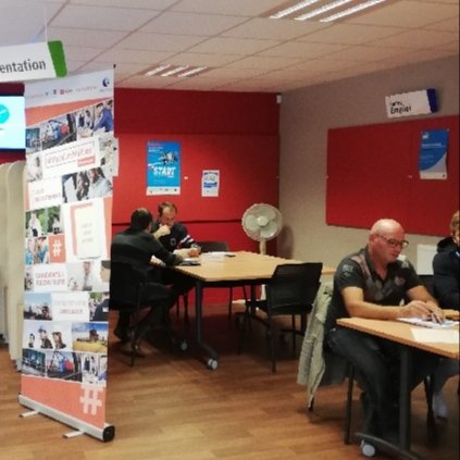 DumontLucille's tweet photo. #VersUnMétier Bâtiment #PoleEmploiSomain 3 employeurs présents, 28 offreurs de compétences. Bravo aux équipes #satisfaction de tous ! https://t.co/Za8T9e3djC