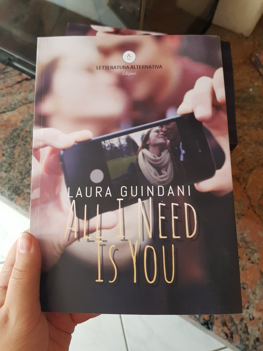 youfakebetch14's tweet photo. È USCITO IL MIO LIBRO!!! 
Mi sento troppo realizzata! https://t.co/WuFLyE2vSD