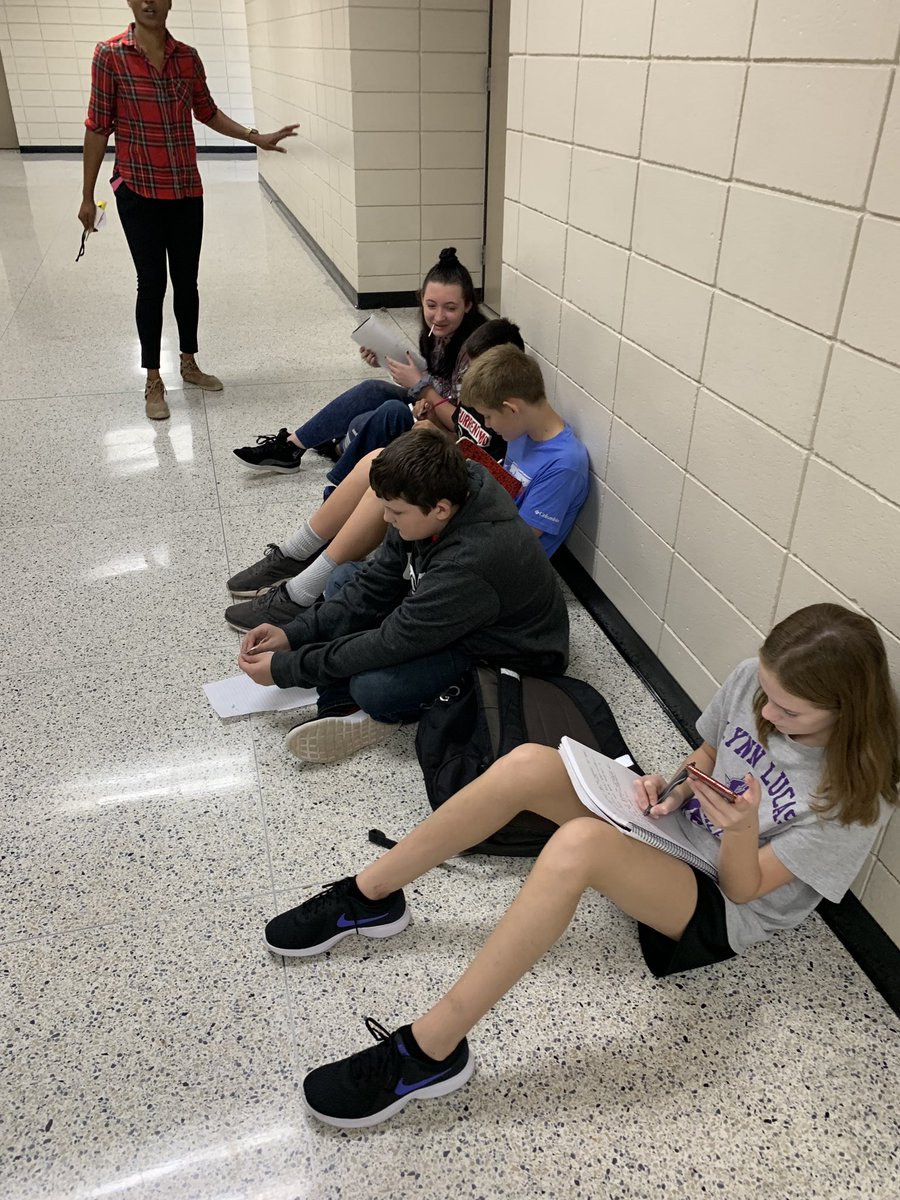 PapalCoach's tweet photo. Ss having fun on an explorer hunt using QR codes. @papalclassroom @WillisSchools @LLMSLynx https://t.co/zMyvb8Oejr