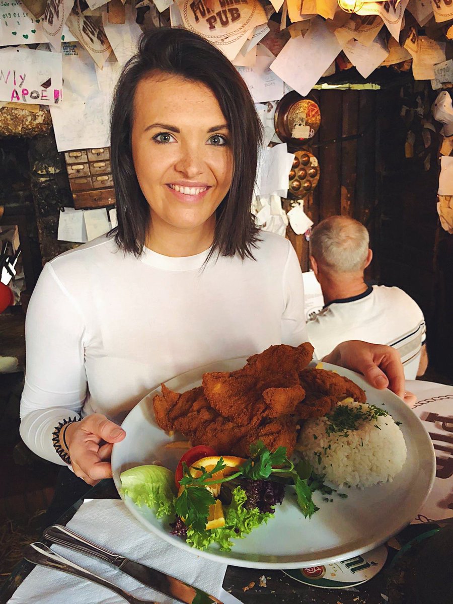 juliabryce92's tweet photo. Jeans are feeling a bit tight after our trip to Budafeast, I mean Budapest. Must hit the gym pronto 🐷🍴#greedychops #budapest https://t.co/or4IUyzzAR