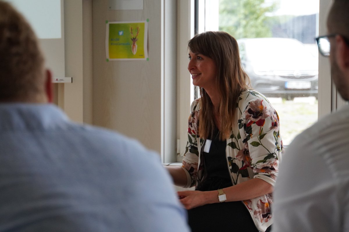 EnBWInnovation's tweet photo. "#Agil ist kein headless Chicken, sondern hat ganz klare Regeln". Und über genau diese Erfolgsrezepte für agile Organisationen spricht Kollegin Sarah von @yello_de in ihrem inspirierenden Vortrag. #EnBWSUpA https://t.co/KLOPIs1H9D