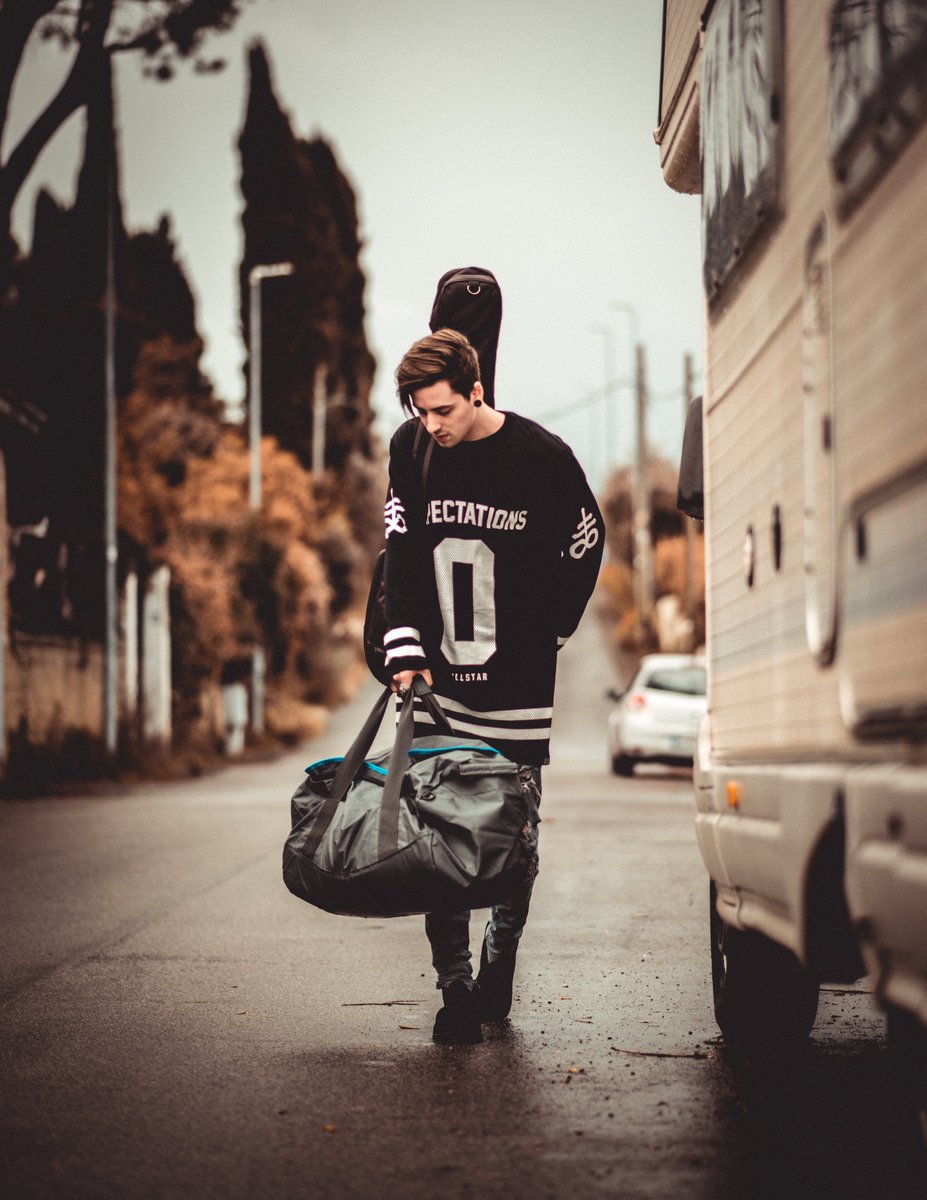 raymvsic's tweet photo. The road is long but I’m always here with my guitar and a bag full of dreams. https://t.co/HxrfWd0Pq3